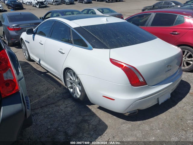 Jaguar XJ 2016 SAJWA1C77G8V97800 Image 14