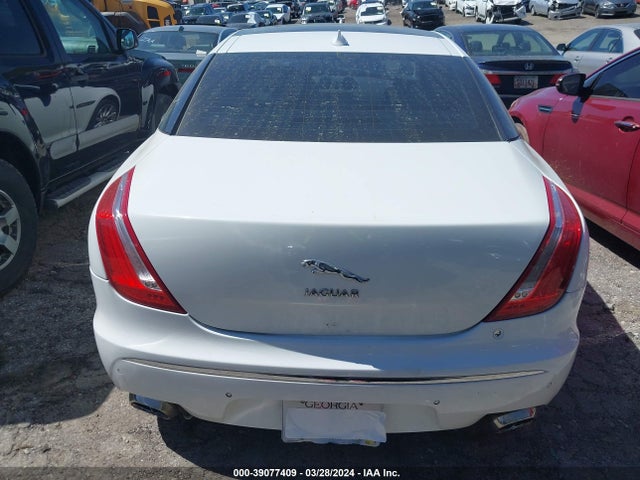 Jaguar XJ 2016 SAJWA1C77G8V97800 Image 16