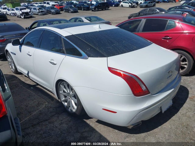 2016 JAGUAR XJ SAJWA1C77G8V97800 Photo 2