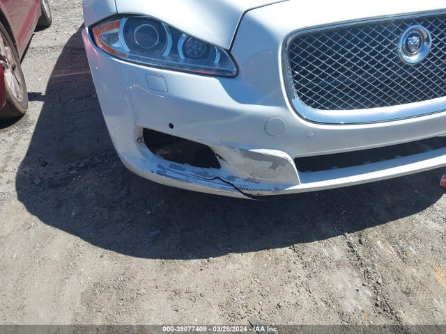 2016 JAGUAR XJ SAJWA1C77G8V97800 Photo 5