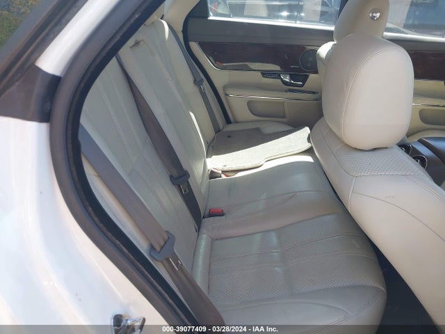 2016 JAGUAR XJ SAJWA1C77G8V97800 Photo 7