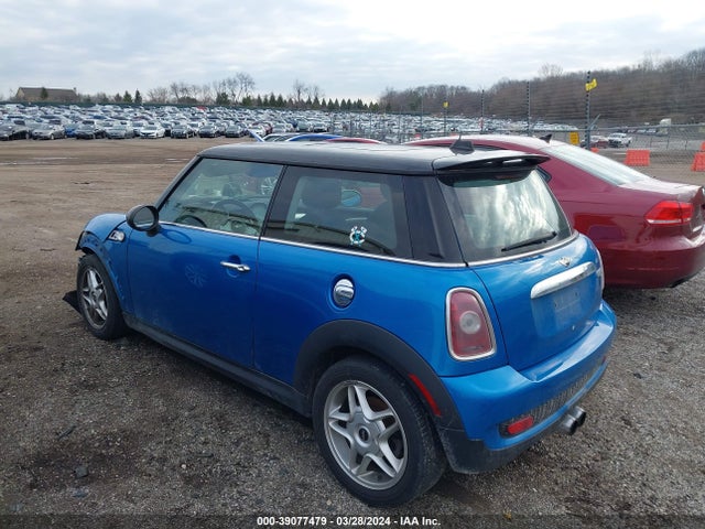 2008 MINI COOPER S WMWMF73538TV35010 Photo 2