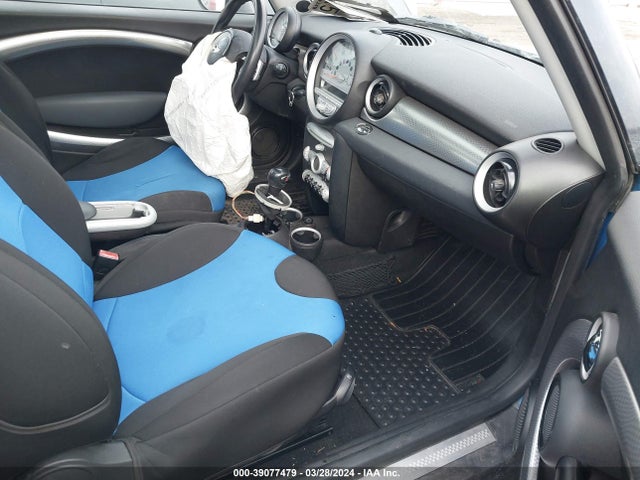 2008 MINI COOPER S WMWMF73538TV35010 Photo 4