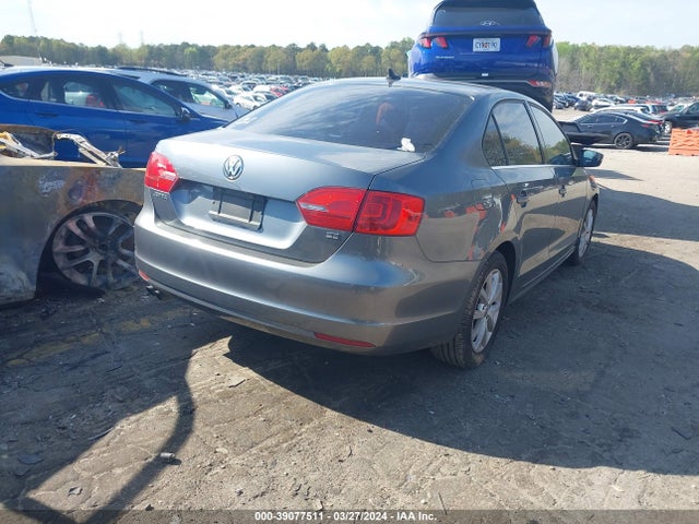 3VWD17AJ2EM356868 Volkswagen Jetta 1.8t Se