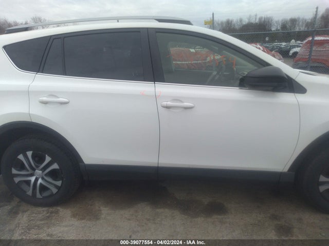 Toyota RAV4 LE 2018 JTMZFREV1JJ176596 Image 13