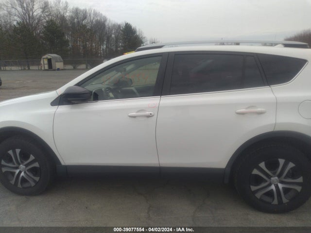 Toyota RAV4 LE 2018 JTMZFREV1JJ176596 Image 14