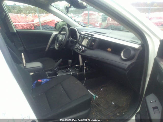 Toyota RAV4 LE 2018 JTMZFREV1JJ176596 Image 5