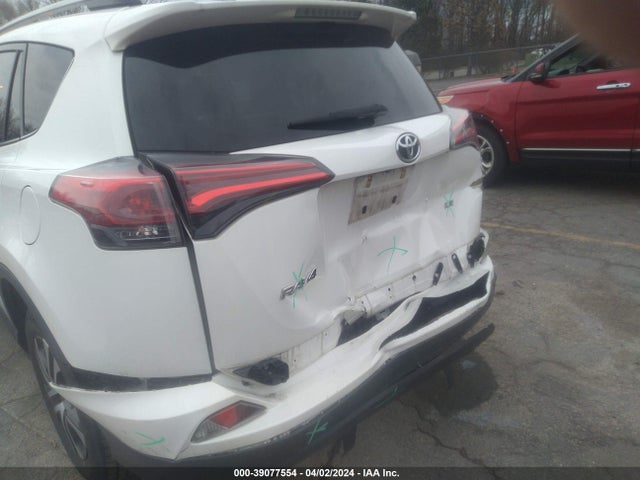 Toyota RAV4 LE 2018 JTMZFREV1JJ176596 Image 6
