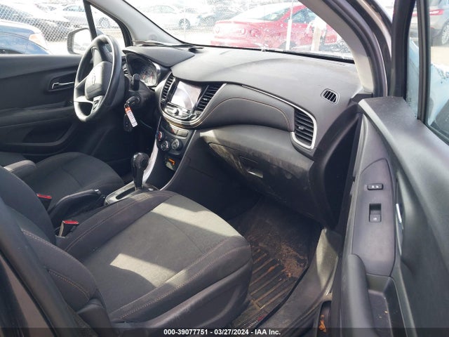 Chevrolet TRAX LS 2020 3GNCJKSB9LL196474 Image 5