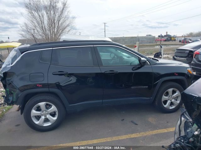 3C4NJDBB8JT107858 Jeep Compass Latitude 4x4