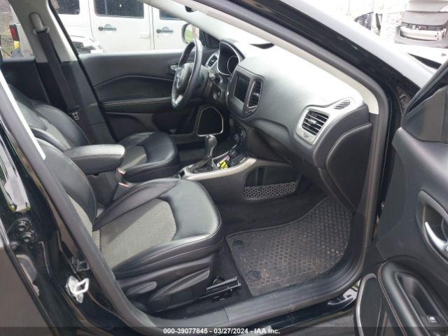 3C4NJDBB8JT107858 Jeep Compass Latitude 4x4