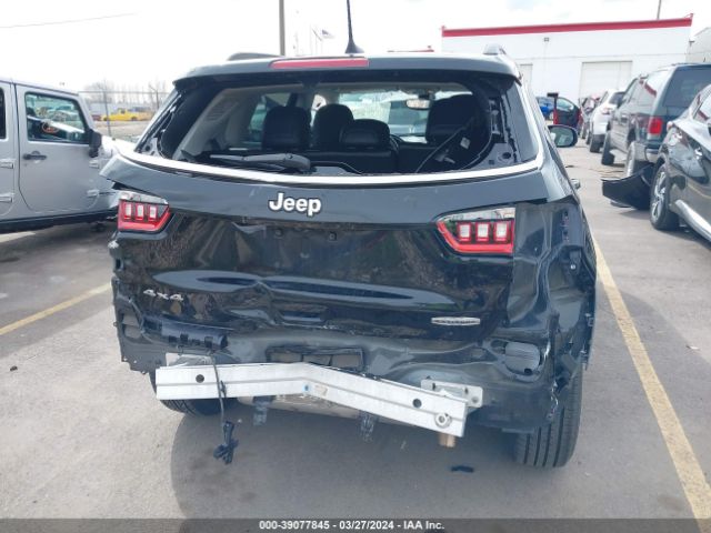 3C4NJDBB8JT107858 Jeep Compass Latitude 4x4