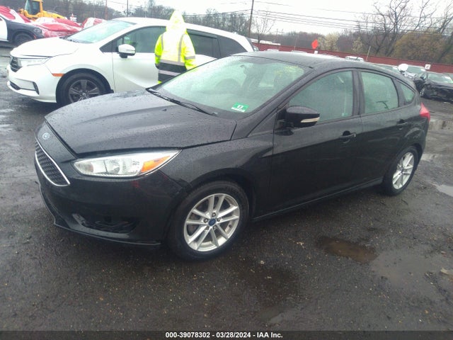Ford FOCUS SE 2015 1FADP3K2XFL213337 Image 2