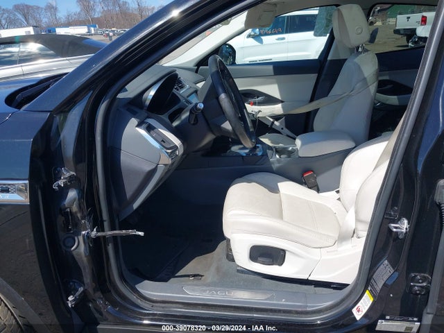 2018 JAGUAR E-PACE SADFJ2FX0J1Z27054 Photo 4