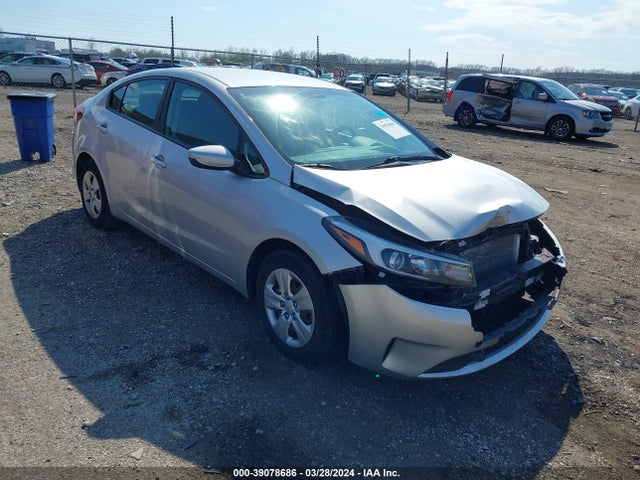 KIA FORTE LX 2018 3KPFK4A77JE238427 Image 1