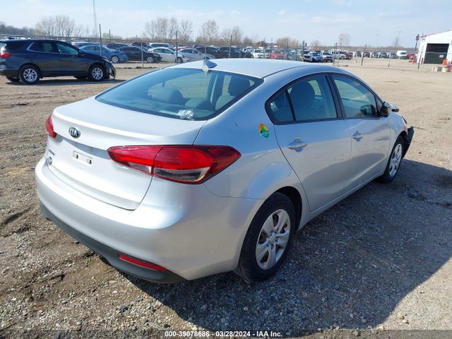 KIA FORTE LX 2018 3KPFK4A77JE238427 Image 4