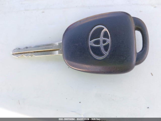 Toyota RAV4 LE 2016 JTMBFREV3GJ081452 Image 11