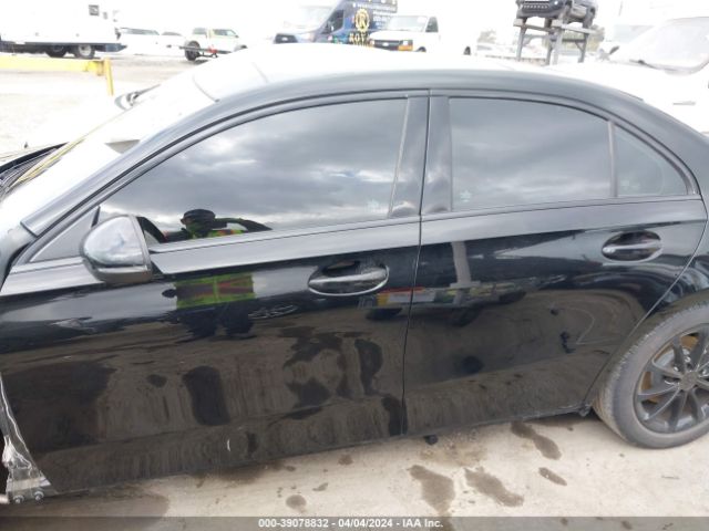 WDD3G4EB3LW038811 Mercedes-Benz A 220