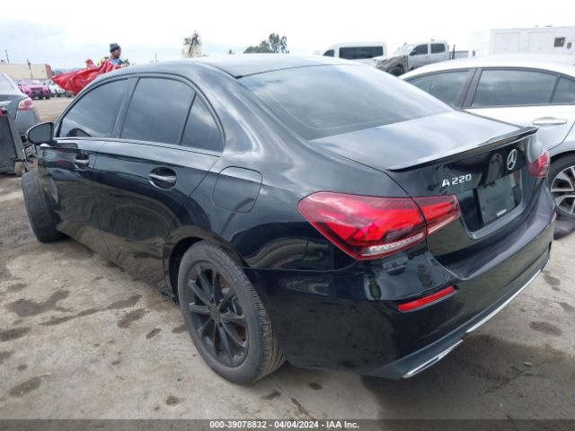 WDD3G4EB3LW038811 Mercedes-Benz A 220