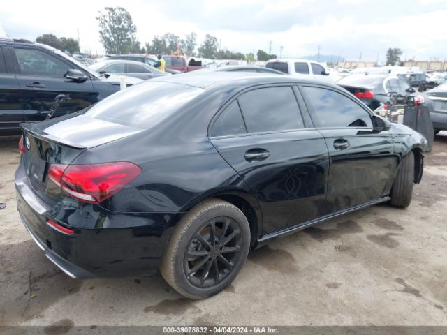 WDD3G4EB3LW038811 Mercedes-Benz A 220