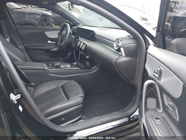 WDD3G4EB3LW038811 Mercedes-Benz A 220