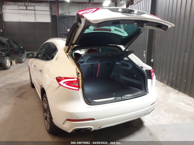 ZN661YUS8HX233062 Maserati LEVANTE S