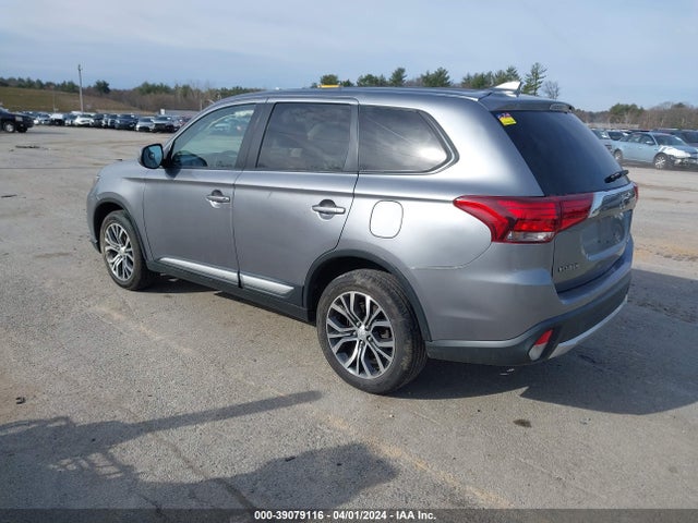 JA4AZ3A33JZ005219 Mitsubishi Outlander Se