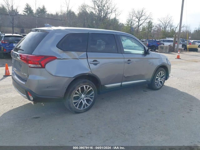 JA4AZ3A33JZ005219 Mitsubishi Outlander Se