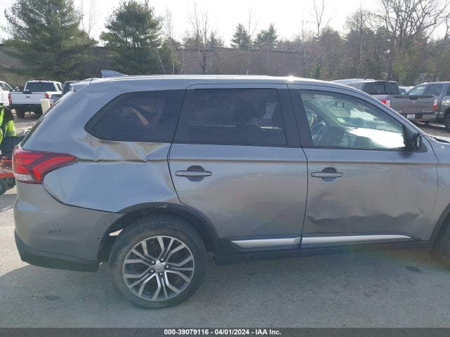 JA4AZ3A33JZ005219 Mitsubishi Outlander Se