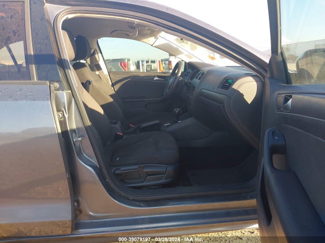 3VW2K7AJ2FM402074 Volkswagen Jetta 2.0l S