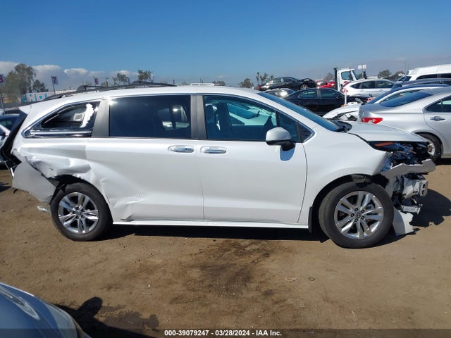 Toyota SIENNA XLE 2023 5TDJRKECXPS179471 Image 13