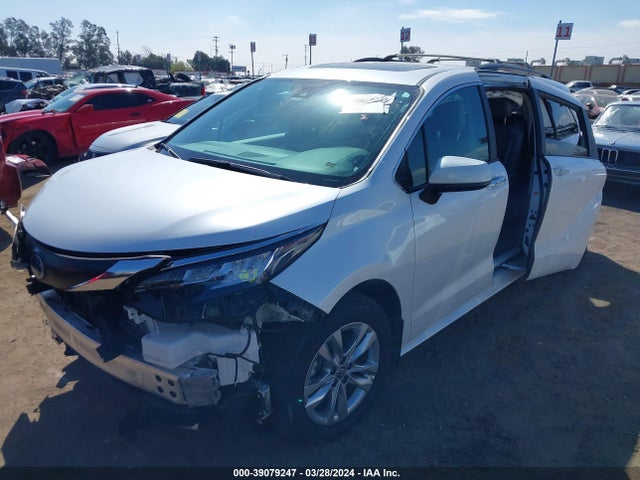 Toyota SIENNA XLE 2023 5TDJRKECXPS179471 Image 2