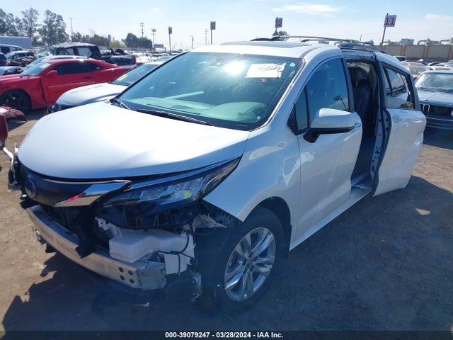 Toyota SIENNA XLE 2023 5TDJRKECXPS179471 Image 6