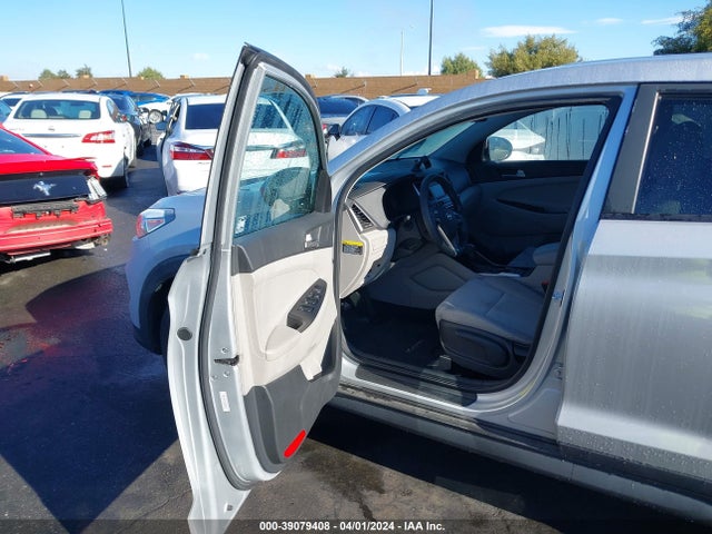 Hyundai TUCSON SE 2018 KM8J23A49JU813389 Image 5