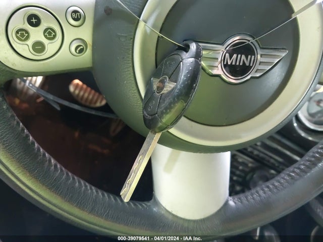 2006 MINI COOPER S WMWRE33516TJ38670 Photo 10