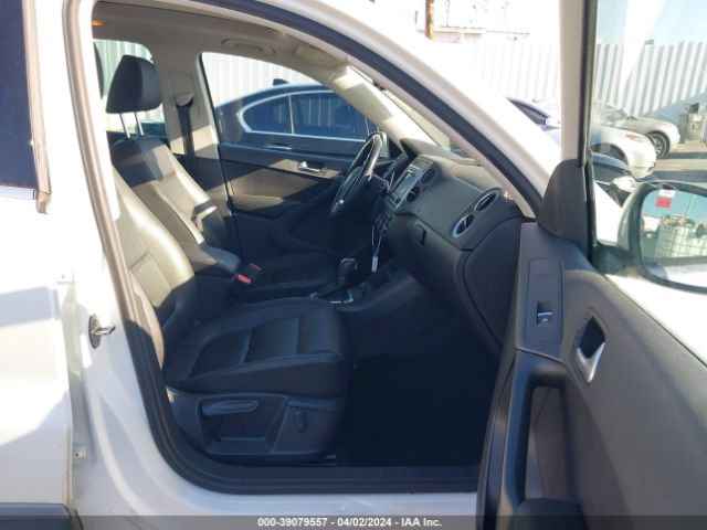 WVGAV7AX4GW501132 Volkswagen TIGUAN SE