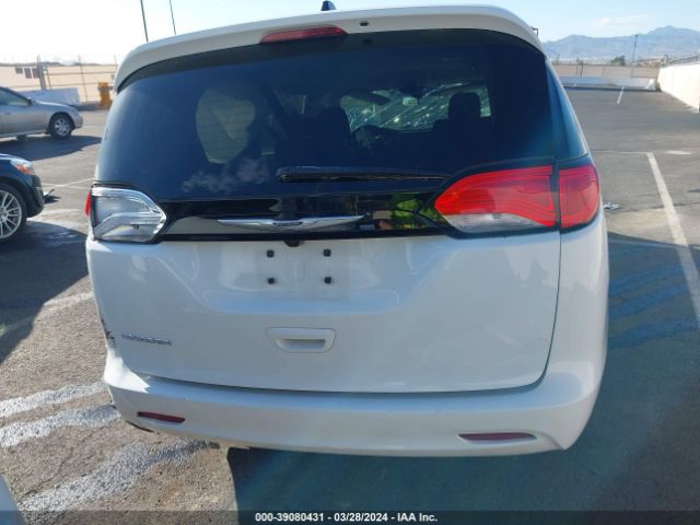 2C4RC1CG3NR160139 Chrysler Voyager Lx