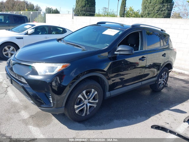 Toyota RAV4 LE 2018 2T3ZFREV8JW506641 Image 2