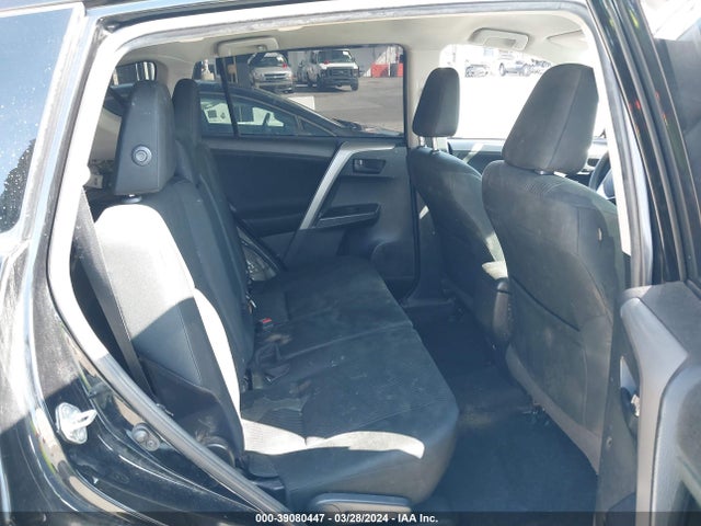 Toyota RAV4 LE 2018 2T3ZFREV8JW506641 Image 8
