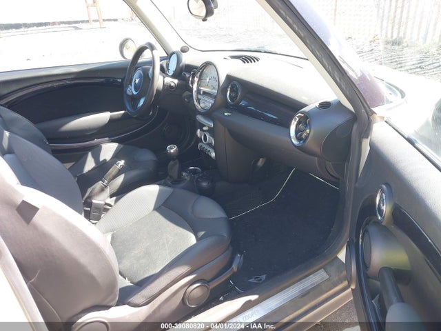 2008 MINI COOPER CLUBMAN WMWML33528TJ45937 Photo 4