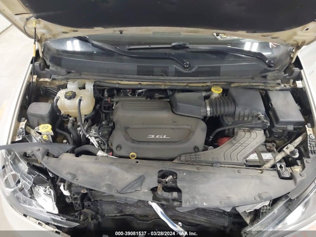 Chrysler Pacifica Limited 2017 2C4RC1GGXHR561377 Image 10