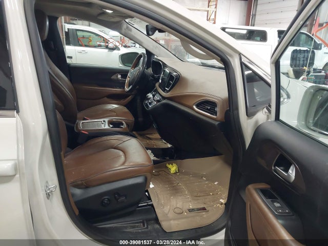 Chrysler Pacifica Limited 2017 2C4RC1GGXHR561377 Image 5