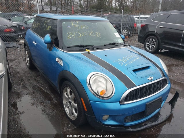 2009 MINI COOPER S WMWMF73599TW82207 Photo 0