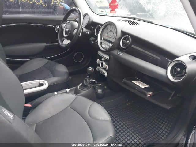 2009 MINI COOPER S WMWMF73599TW82207 Photo 4
