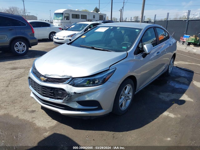 Chevrolet Cruze Lt Auto 2018 1G1BE5SM6J7101973 Image 2