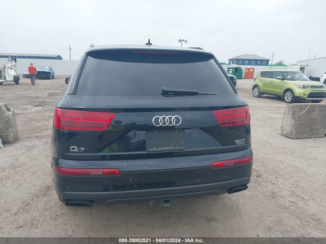 Audi Q7 3.0t Premium 2018 WA1VAAF73JD006781 Image 14