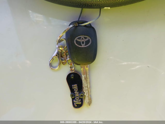 Toyota RAV4 LE 2018 JTMZFREV3JJ722511 Image 11