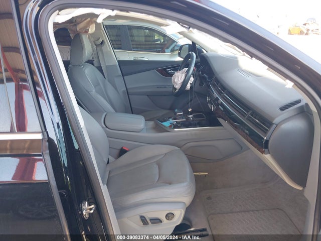 Audi Q7 3.0t Premium 2017 WA1LAAF7XHD014538 Image 5