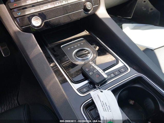 SADCJ2GX2KA368559 Jaguar F-pace 25t Premium/30t Premium