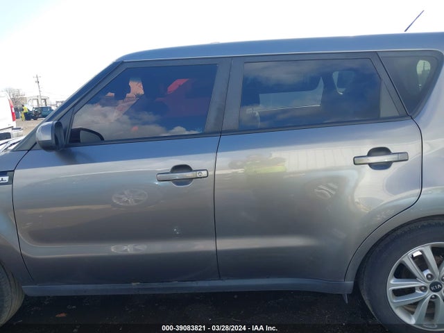 KIA SOUL + 2018 KNDJP3A53J7558445 Image 15